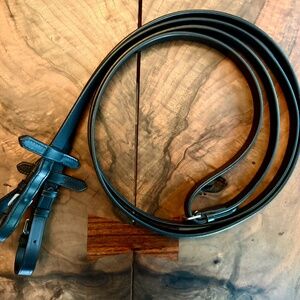Solo Equine plain leather reins black 54" buckle ends leather stops NEW